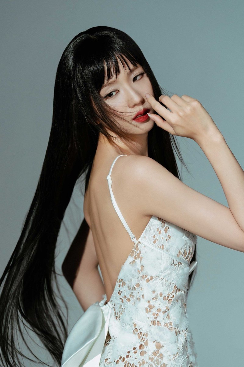 spinorbinmusic's tweet image. Jisoo is absolutely stunning in her new photos! 😍✨ 

That luscious hair is everything! 💁‍♀️🔥 #Jisoo #BLACKPINK #QueenVibes #LusciousLocks #KpopGoddess 💖