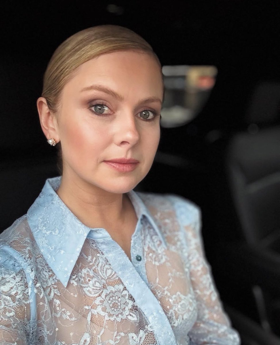 Rose. | parody. (@notrmciver) on Twitter photo 