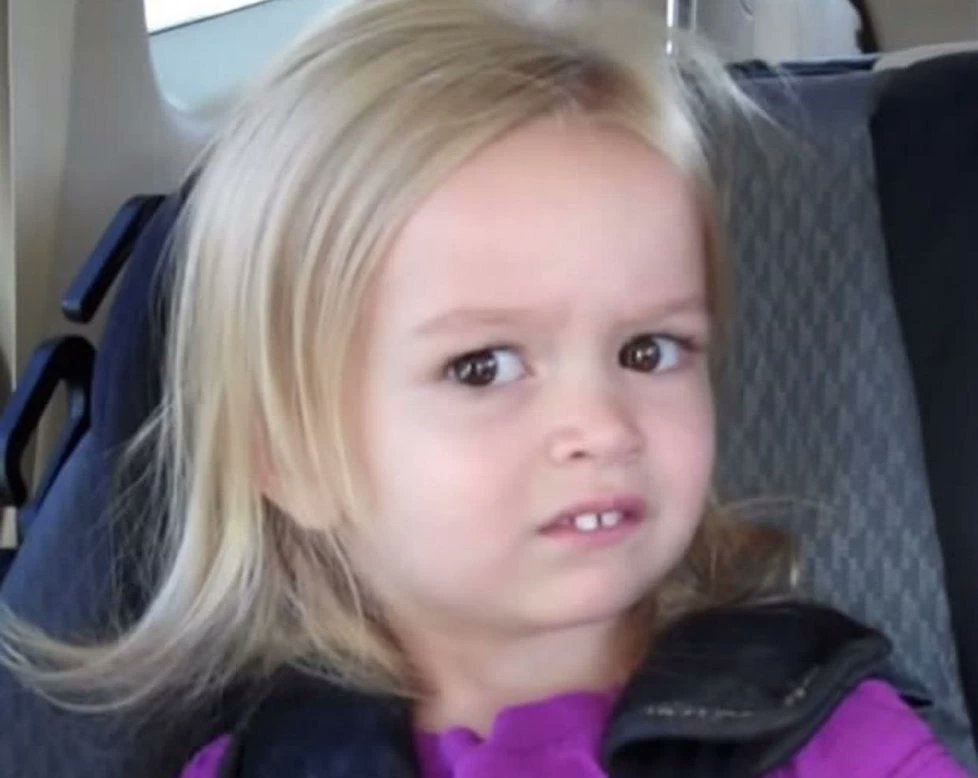 وقتی دوتا دختر داخل پیام و منشن به هم میگن سیسی🎀

اما در واقعیت قیافه‌شون پشت گوشی: