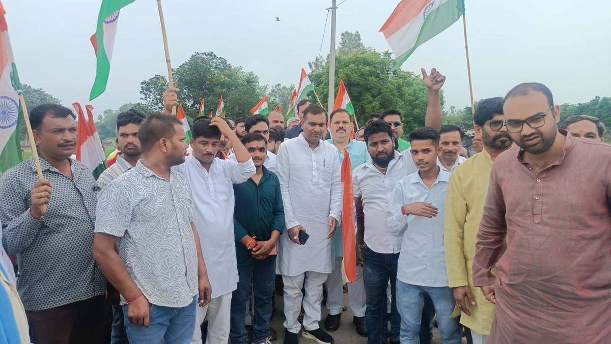sandeepskybjp's tweet photo. "आज अमृतपुर मंडल में तिरंगा यात्रा में सहभागिता की।"

#अमृतपुर_मंडल #तिरंगा_यात्रा #देशभक्ति #एकता #गौरव https://t.co/0fEZSCTbyi