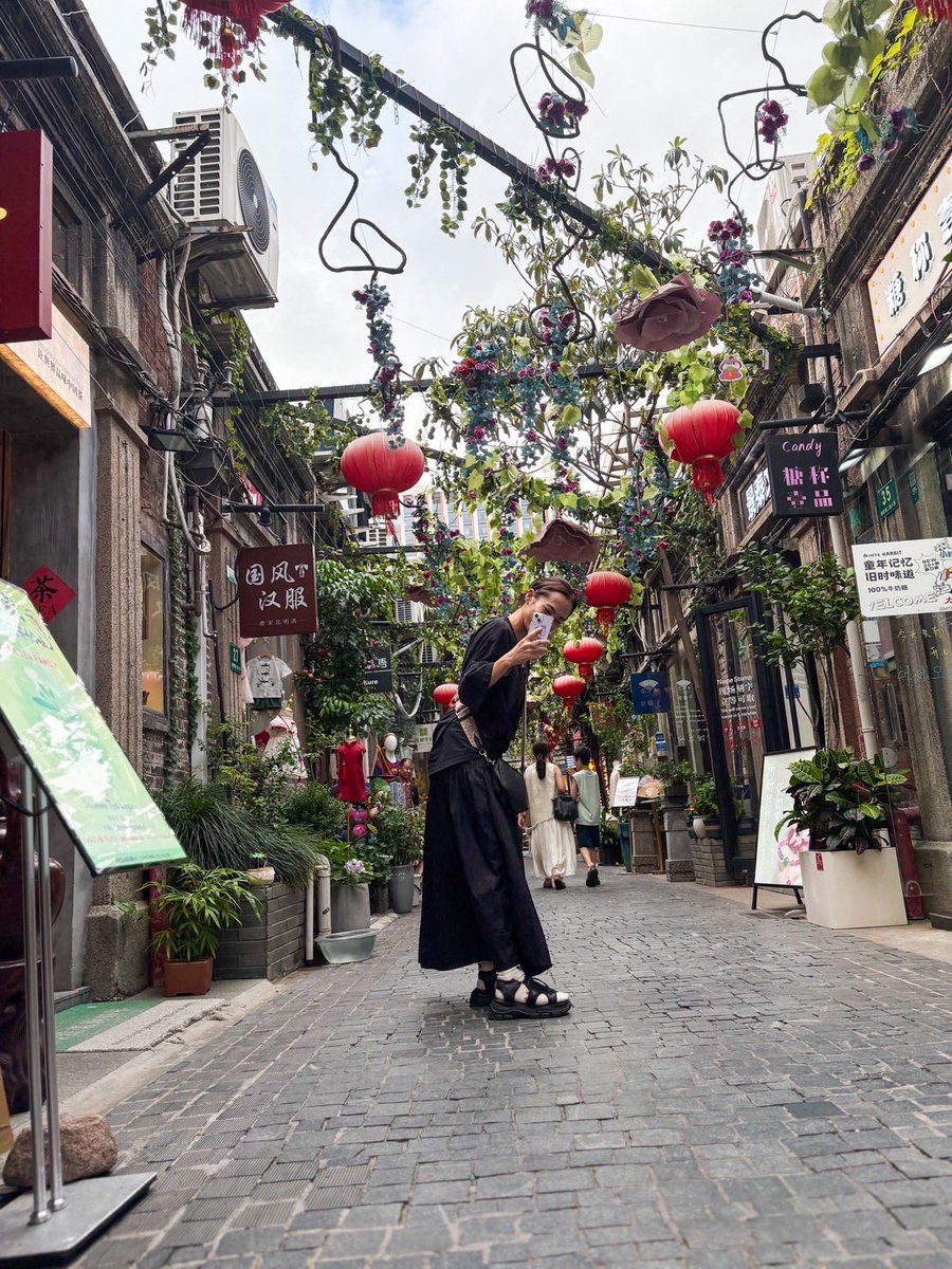 中国上海を感じられる
刺激的な日々もあと少し..🥰🇨🇳

お休みの日は
上海の素敵な場所に
沢山訪れることができました⛩️🌳🦢🩵

明日からあと8公演
大切にお届けします！！

#千と千尋の神隠し 
#上海公演