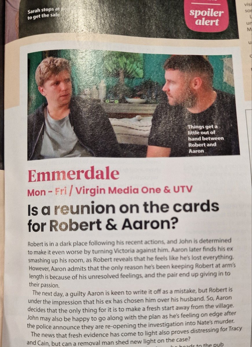 ccikduckk's tweet photo. LET JOHN OVERHEAR THEIR CONVO #Robron https://t.co/JgJERlmsdu