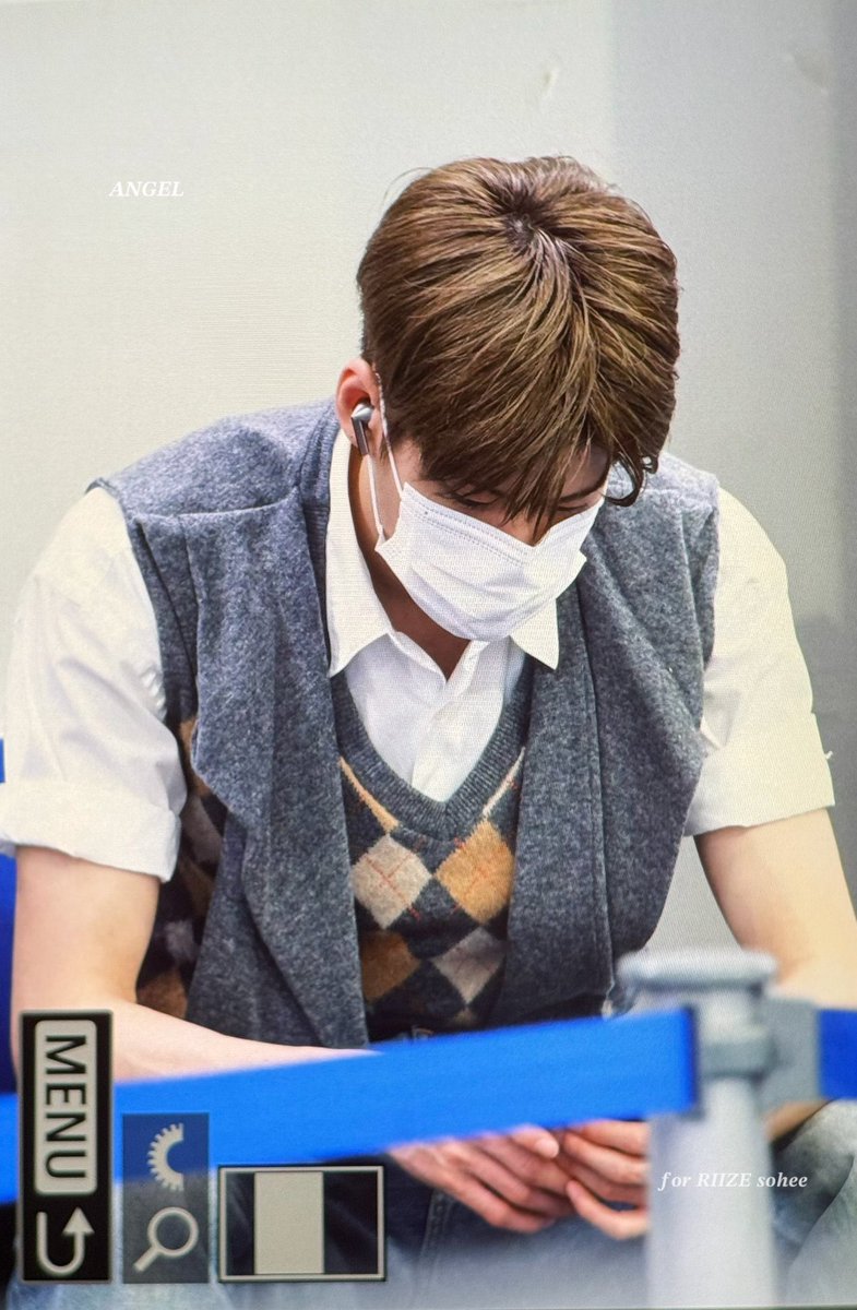 아니 어깨 뭐지…..