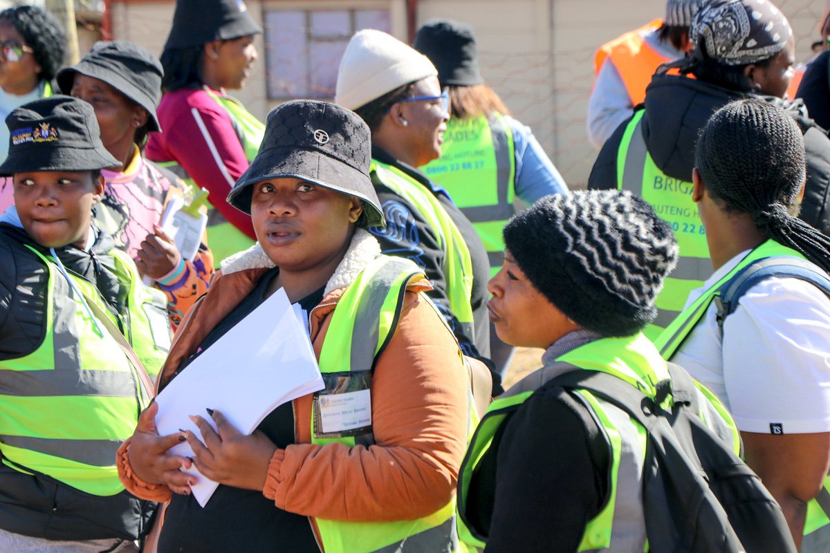 gpgSocDev's tweet photo. [𝐔𝐧𝐝𝐞𝐫𝐰𝐚𝐲]
📌⚠️
@gpgSocDev #WesternCorridor Sustainable Livelihood and Youth Development is today conducting a mass profiling at #Mohlakeng Ward 13 @city_mogale 

#MassProfiling #CommunityDevelopment #HouseholdProfiling #SawubonaMhlaliBrigades #AsifikangaSigalelekile #GGT https://t.co/AqJqNvkD1T
