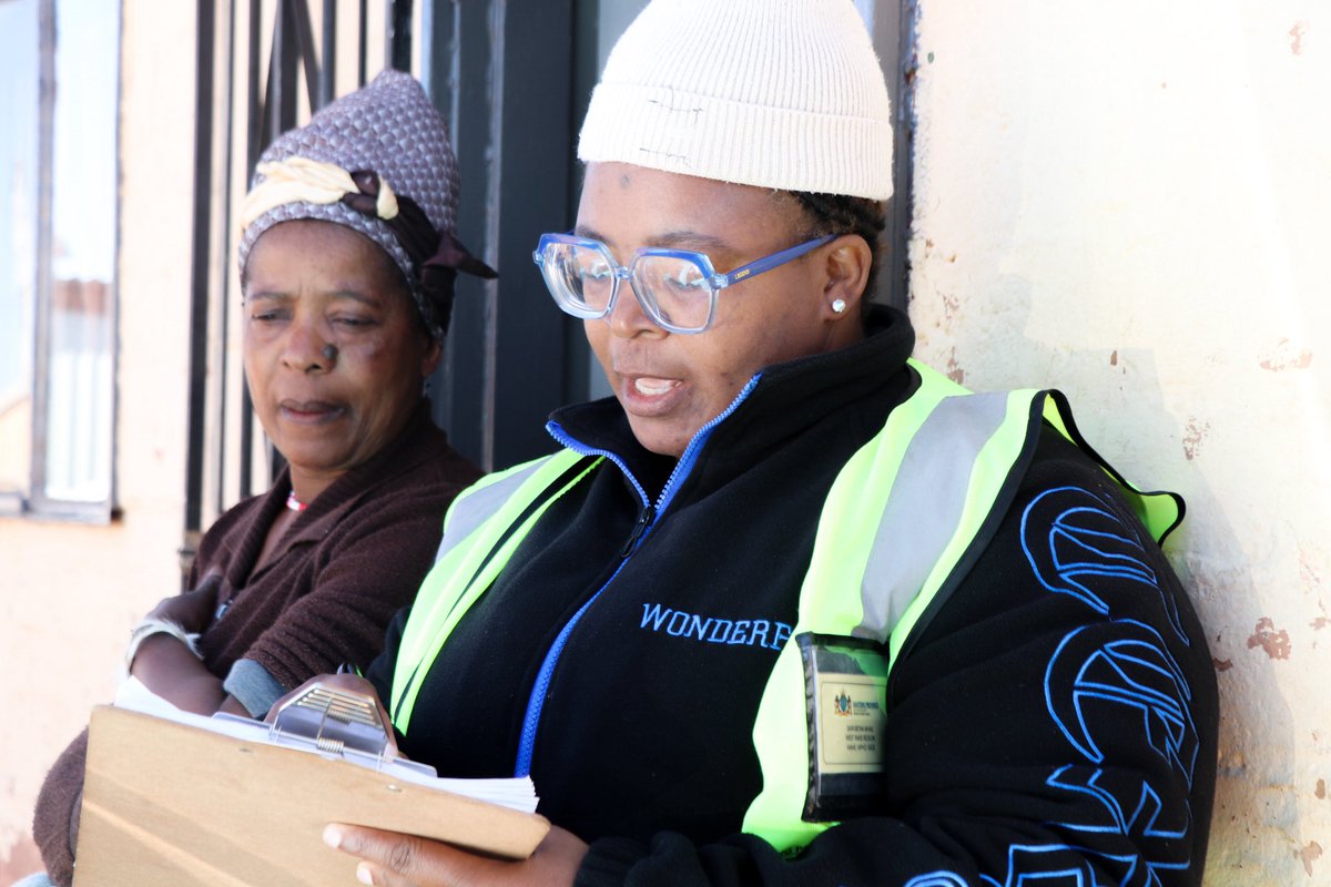 gpgSocDev's tweet photo. [𝐔𝐧𝐝𝐞𝐫𝐰𝐚𝐲]
📌⚠️
@gpgSocDev #WesternCorridor Sustainable Livelihood and Youth Development is today conducting a mass profiling at #Mohlakeng Ward 13 @city_mogale 

#MassProfiling #CommunityDevelopment #HouseholdProfiling #SawubonaMhlaliBrigades #AsifikangaSigalelekile #GGT https://t.co/AqJqNvkD1T