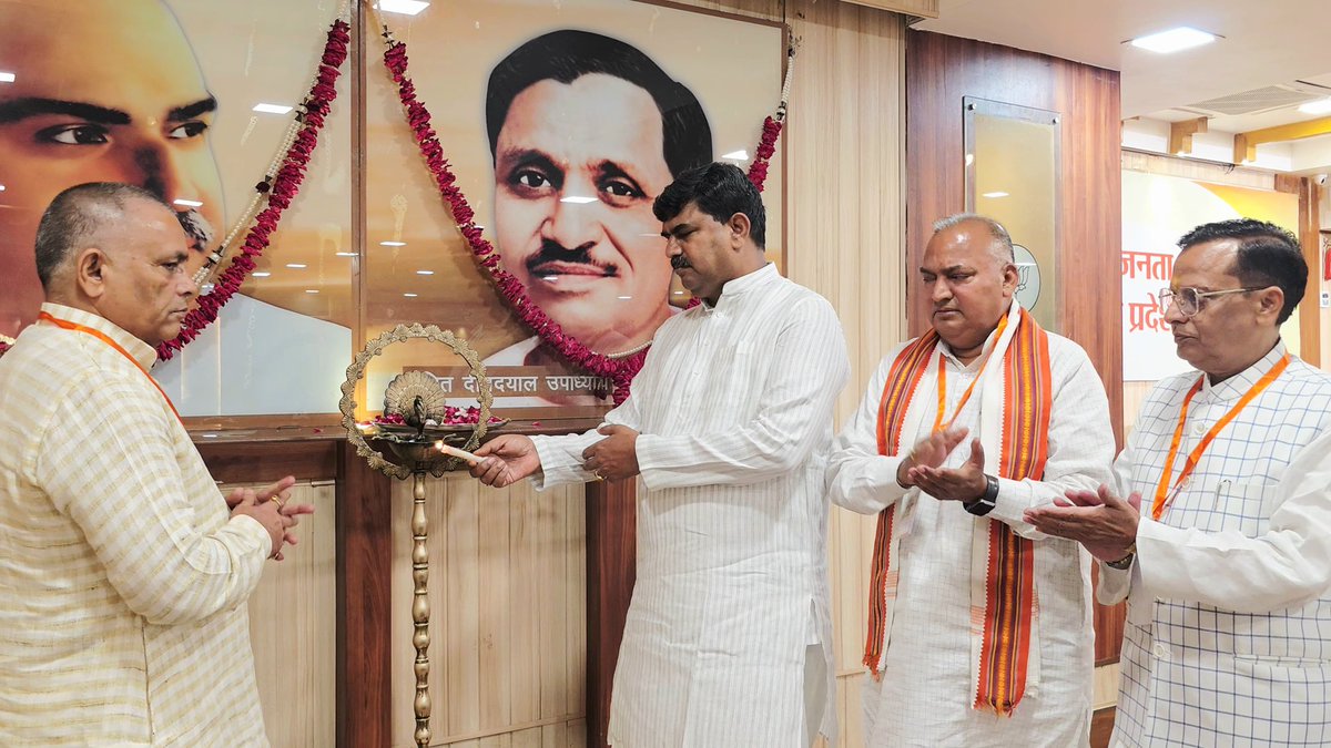 idharampalsingh's tweet image. आज भाजपा प्रदेश मुख्यालय, लखनऊ पर उत्तर प्रदेश व्यापार प्रकोष्ठ के कार्यकर्ताओं की संगठनात्मक बैठक को संबोधित किया I