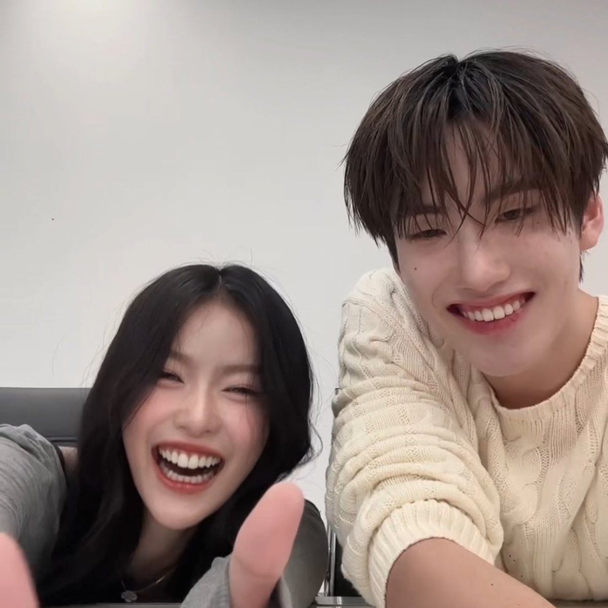 มาเบลกับม๊ายุ้ยเหมือนกันมากแล้วมาถ่ายกับภูคิดว่าม๊ายุ้ยมาเอง