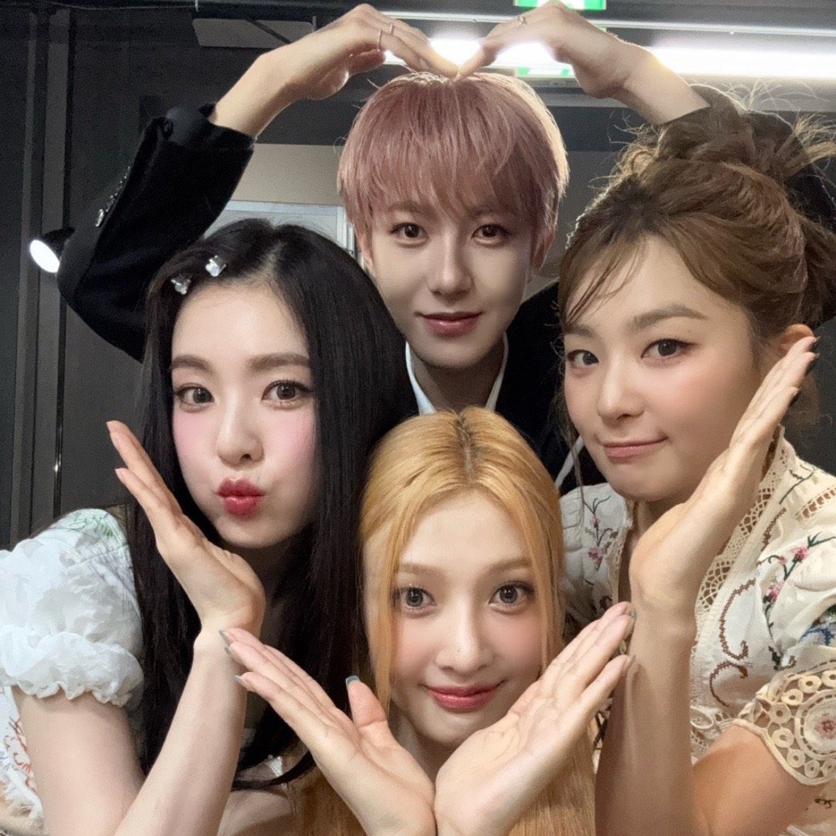 黄仁俊. . . 🦊✨ tweet media