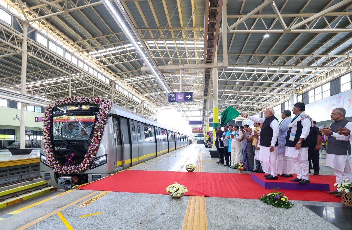 DevanahalliBLR's tweet image. Devanahalli Metro: Announcement done,action when?

Happy to see #YellowLine updates flooding my TL✨
Finally, it’s rolling, easing South Bengaluru’s traffic mess &amp;amp; covering 19 km in just 40 minutes💥

Now, North Bengaluru waits for its turn, hopefully by late 2027 or early 2028🤞