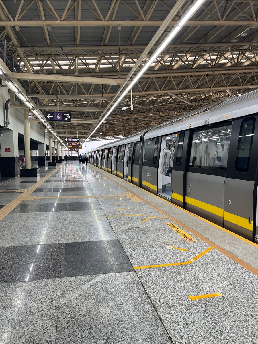 DevanahalliBLR's tweet image. Devanahalli Metro: Announcement done,action when?

Happy to see #YellowLine updates flooding my TL✨
Finally, it’s rolling, easing South Bengaluru’s traffic mess &amp;amp; covering 19 km in just 40 minutes💥

Now, North Bengaluru waits for its turn, hopefully by late 2027 or early 2028🤞