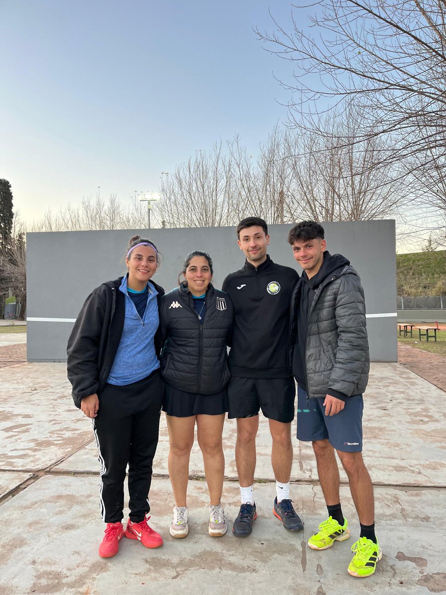 TenisRacingClub's tweet photo. 🎾 Interclubes – Racing Tenis 💙🤍
Resultados del finde 👇

📅 Sábado 09/08
+25 2da ➡️ Racing 1 – 2 CU
📅 Domingo 10/08
Mixto (Semi Final) ➡️ Racing 1 – 2 Independiente
+55 4ta ➡️ Racing 3 – 0 Sitas
+35 2da ➡️ Racing 2 – 1 Florida
+35 4ta ➡️ Racing 1 – 2 San Fernando
💪 https://t.co/cfd2AqvyqJ
