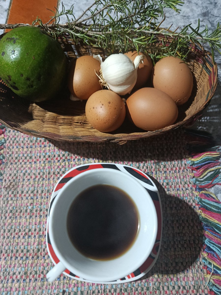 40Cesarramon's tweet photo. Buenos días tomando café madrugadores https://t.co/G9JmGoWaTa