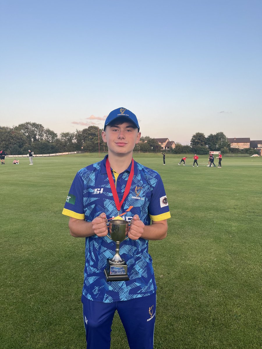 Well done to Armagh Under 15 Boys who won the Sports Hub Under 15 Division One title on Friday 👏🏼

Armagh's captain Josh Wilson with the trophy 🏆