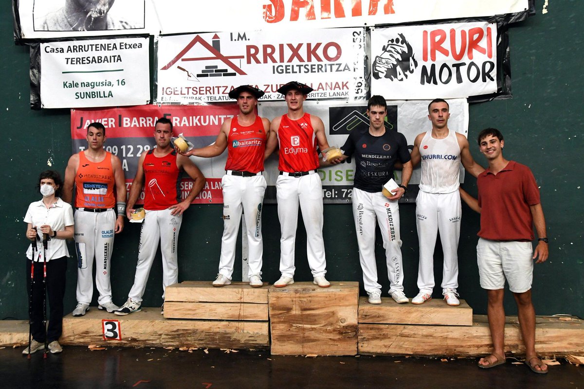 🏆 Iker Vicente y Arkaitz Etxebeste revalidan su triunfo en el Memorial Latasa en Sunbilla 

🪓🔥 Tras su viaje a EEUU, Vicente demuestra que sigue imparable. 

📝 fundacionmiguelindurain.com/noticia/1868/l… 

¡Enhorabuena! 

#Aizkolaris #MemorialLatasa #Deporte #Navarra #HerriKirolak <a href="/deporte_na/">Deporte - Kirola</a>