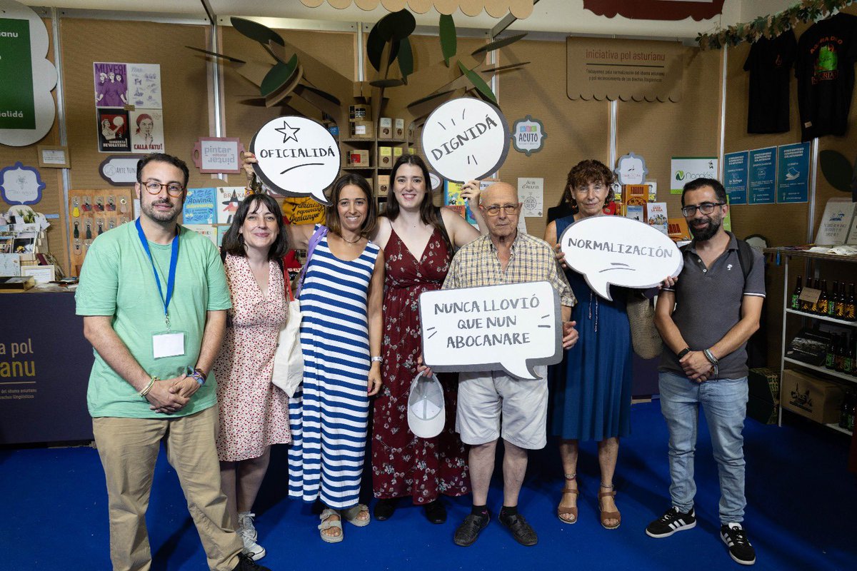IniciativaxAst's tweet image. 🔵 Visita de @PodemosAsturies @PodemosXixon @PodemosSiero @PodemosAviles al espaciu del #asturianu na #FIDMA2025 #fidma

🗣️@silviatarano, @OlayaSuarez y otros cargos tuvieren conociendo a les empreses comprometíes col idioma