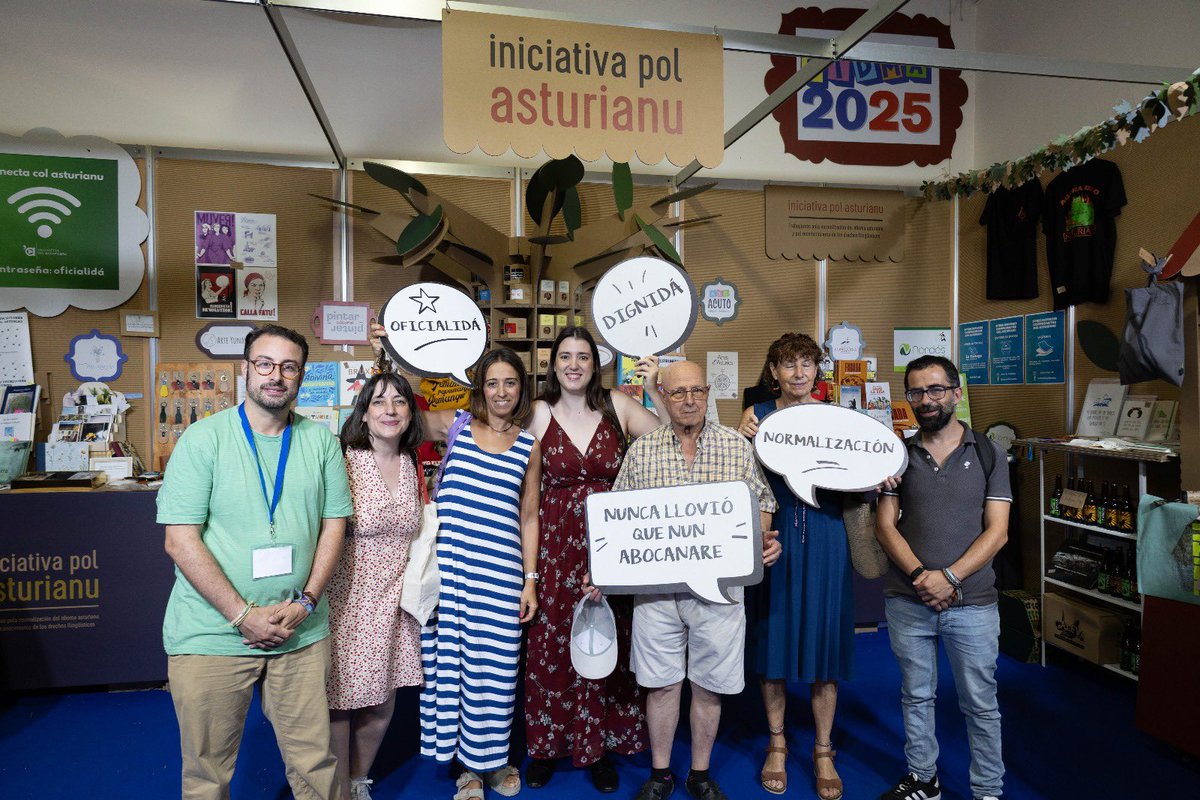 Iniciativa pol Asturianu (@iniciativaxast) on Twitter photo 🔵 Visita de <a href="/PodemosAsturies/">Podemos Asturies</a> <a href="/PodemosXixon/">Podemos Xixón</a> <a href="/PodemosSiero/">Podemos Siero</a> <a href="/PodemosAviles/">Podemos Avilés</a> al espaciu del #asturianu na #FIDMA2025 #fidma
🗣️<a href="/silviatarano/">Silvia Tárano</a>, <a href="/OlayaSuarez/">Olaya Suárez</a> y otros cargos tuvieren conociendo a les empreses comprometíes col idioma 🔵 Visita de <a href="/PodemosAsturies/">Podemos Asturies</a> <a href="/PodemosXixon/">Podemos Xixón</a> <a href="/PodemosSiero/">Podemos Siero</a> <a href="/PodemosAviles/">Podemos Avilés</a> al espaciu del #asturianu na #FIDMA2025 #fidma
🗣️<a href="/silviatarano/">Silvia Tárano</a>, <a href="/OlayaSuarez/">Olaya Suárez</a> y otros cargos tuvieren conociendo a les empreses comprometíes col idioma