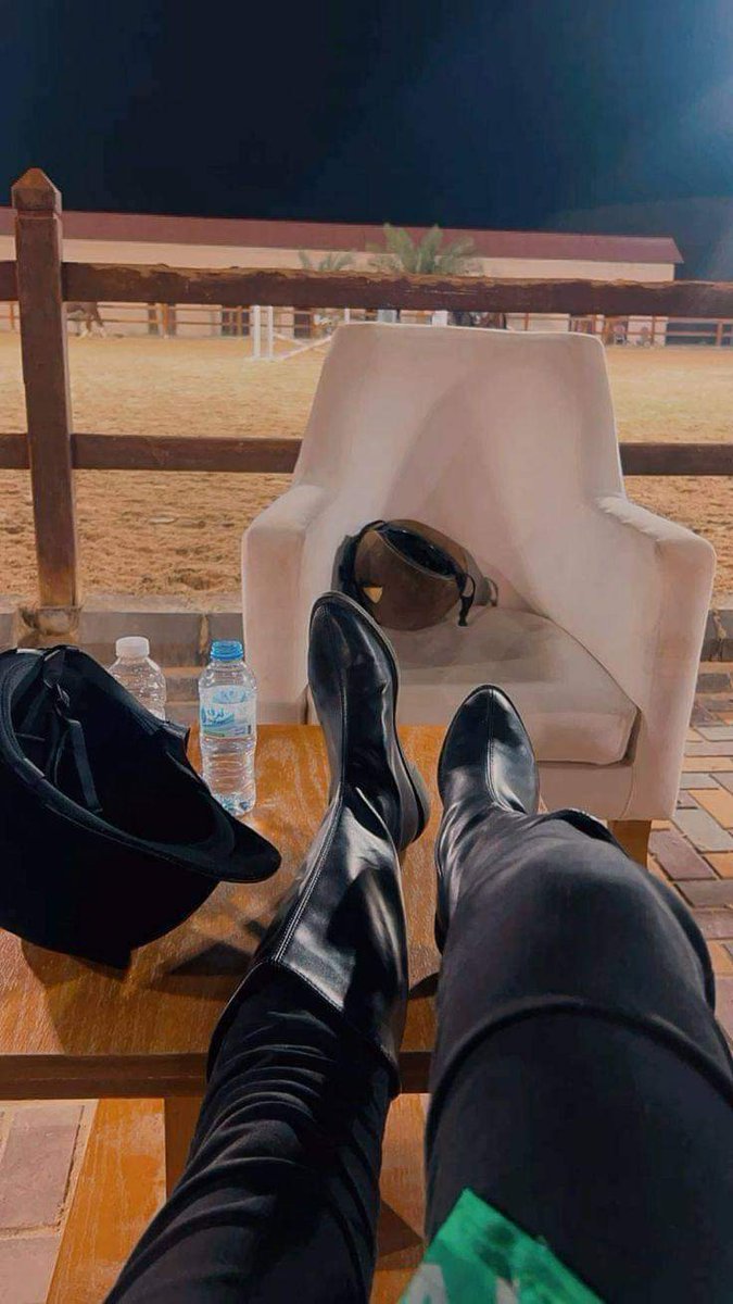 لا أعترف بالخيبة 
وهذه الصفة الوحيدة
التي جعلتني امرأة كثيرة
عنك وعن العالم.