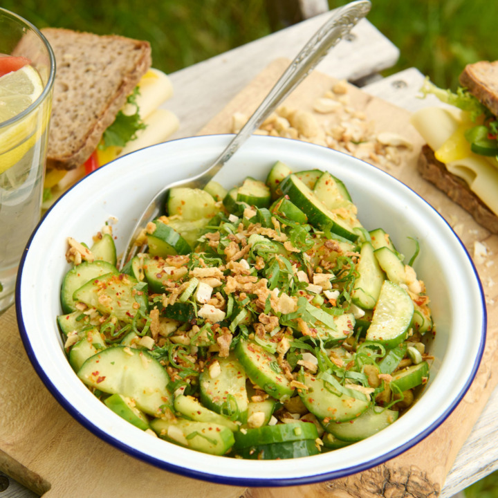 KikkomanUK's tweet photo. Crunchy, tangy, and full of flavour - this Cucumber Salad with Asian dressing is perfect for warm summer days! 🥗🥒 Get your hands on the recipe below
https://t.co/dJuOs6M94m
#meatfreemonday #cucucumbersalad #saladrecipe #kikkoman #asiansaladrecipe #bbqside https://t.co/QFrgTL6oJ1
