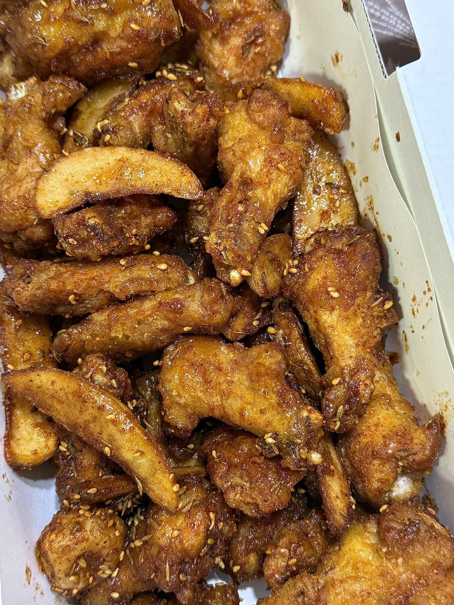 #제품제공 #RT이벤트 

알티 추첨 한 분께 쯔란윙봉 기프티콘을 드립니다 ♡ 

60계 치킨에서 제품 제공받아 먹어 본 쯔란윙봉!! 생각보다 너무 취향이어서 놀랏아요 간장 베이스+쯔란이 듬뿍 묻어있는데 향이 과하지 않아서 계속 들오감 맥주랑 찰떡궁합 100프로 🍻