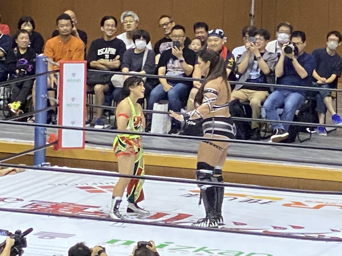 bs3hr's tweet photo. 初めてプロレスを生で観た
また観に行こうと思った
プロレスラーは凄いんやなぁ
飯田沙耶vsボジラ
妃南vs渡辺桃
鈴季すずvs小波が印象に残った
#STARDOM #5STARGP 
#神戸芸術センター https://t.co/8eK2UP9bml