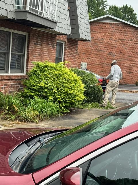 Criteslandscape's tweet image. At RC’s Landscaping, hedge trimming is all about transformation — and the results speak for themselves. Get your neighbors involved for community gardens or clean-up days. Together, we can create vibrant green spaces.  📞(828) 979-0792 #LawnCare #SustainableLiving #CommunityBoost