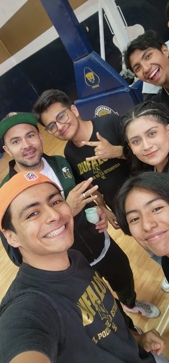 panarobert246's tweet photo. Hemos vuelto a lo mero bueno 🥊✨
#Boximg #BufalosFCA #UNAM https://t.co/3pjOOe6Sx8