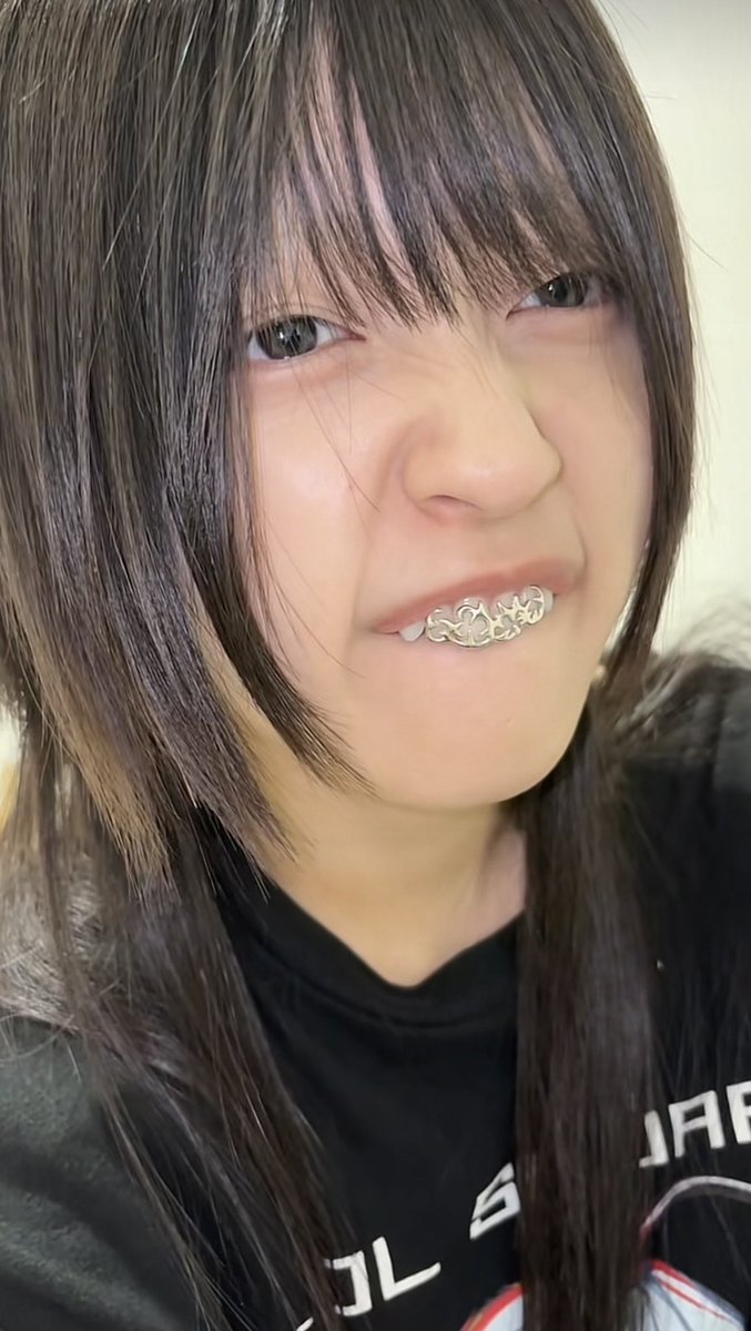 ASP_RiONTOWN's tweet photo. anime                               real life https://t.co/ciqIblUwoU