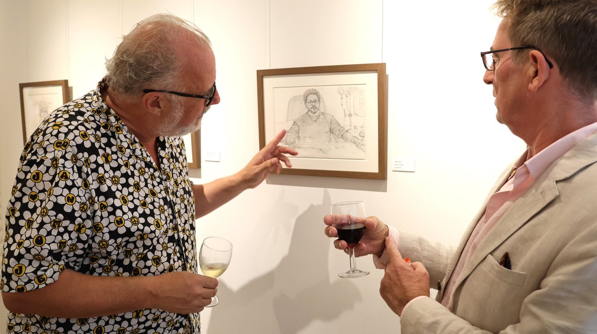 SimonTolhurst's tweet photo. It's the final week of The Artist Who Draws Cancer Patients exhibition at The Coningsby Gallery!

Open 10am to 6pm until Saturday 16th Aug.

Artist's talk event Thursday 14th 3-4pm.

Please visit this free, unique exhibition!

#portrait #drawing #exhibition @ConingsbyG @HCC_UCLH https://t.co/cJFw7eDbBM