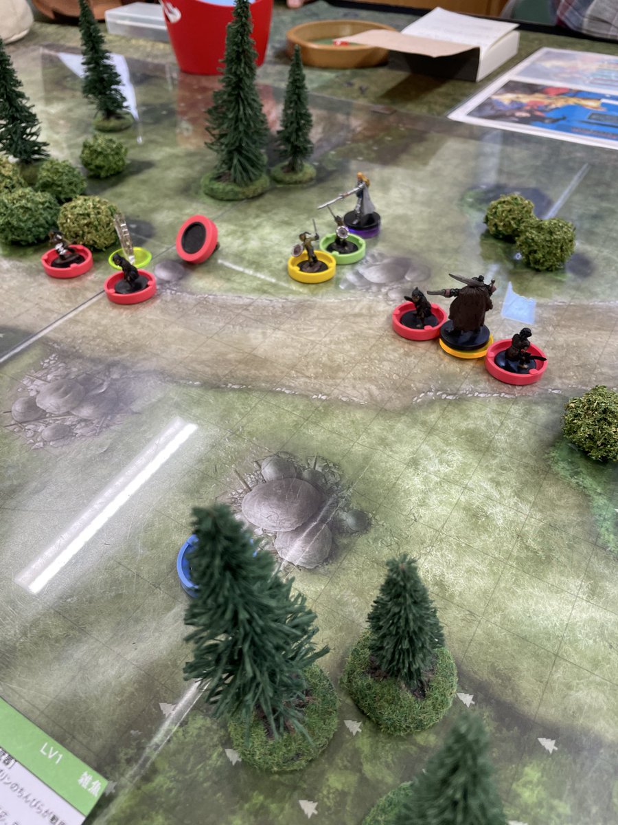 miyakami_00's tweet image. #PAIZO 製ホワイトボードマーカー対応マップ以外の #WotC #dnd 公式の紙製マップ(ホワイトボードマーカー非対応)に記述する場合は、透明塩ビパネル等をマップの上に敷くと気兼ねなく記述できますぞ。
ある程度重みもあるのでシワ伸ばし効果もありますしおすし…
(°ω°)b ｺﾝﾅｶﾝｼﾞｰ