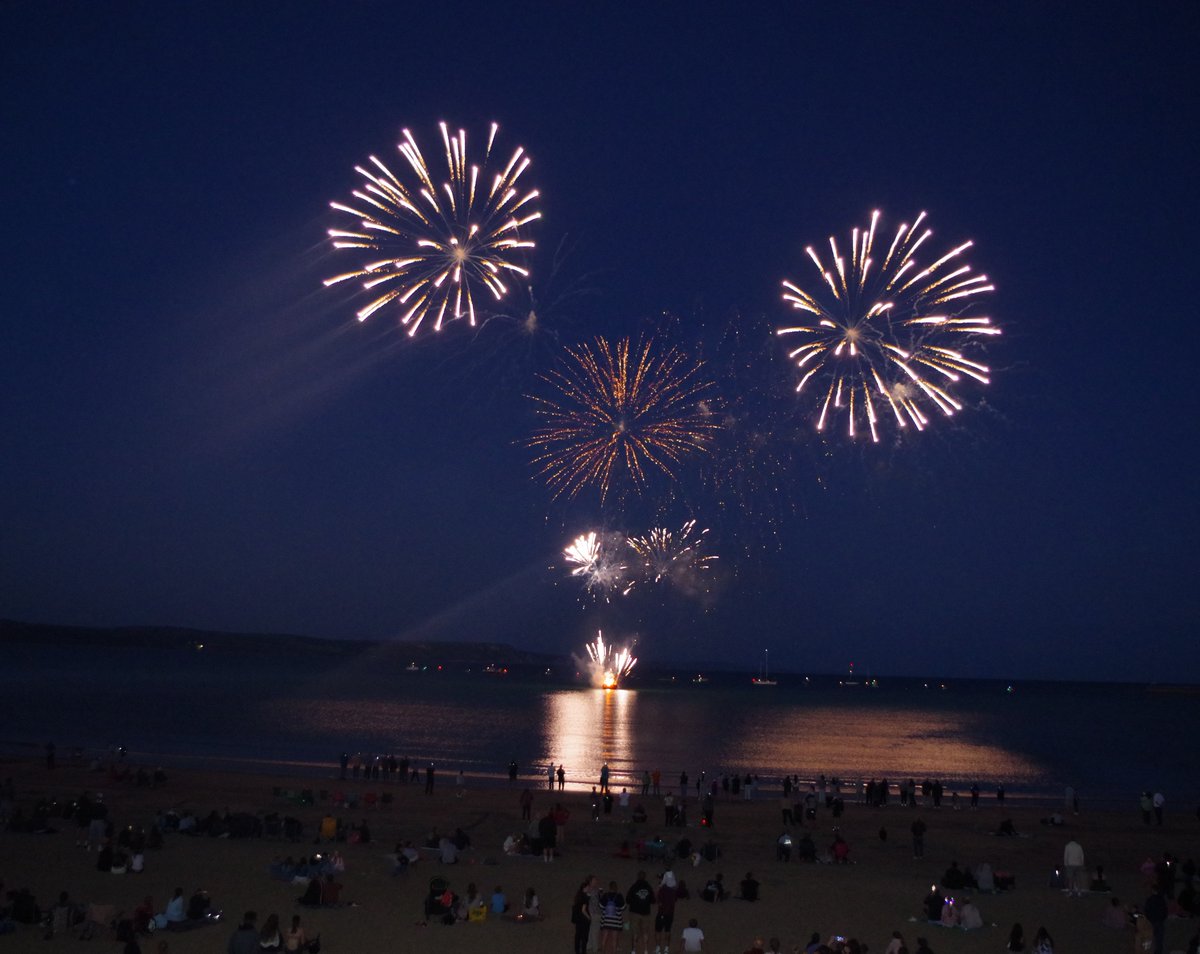 Visit__Weymouth's tweet image. 🎆 It's a Monday in August which can only mean one thing - it's firework night! Weymouth's summer series of fireworks continue this evening with a lower noise display at 9.30pm. 

#WeymouthFireworks #WeymouthEvents #SummerNights #VisitWeymouth