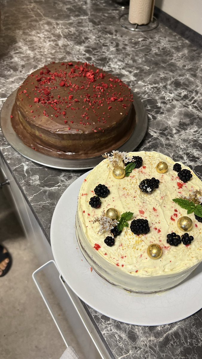 Přátelé ateť kvísová otáska za devěcepjece bodůch!
Máme s Václavem <a href="/Fergl_EE_Pergl/">Václav Pergl</a> dva dorty, přičemš vo jenom vám řeknu žeje emerickej… 
Otáska sní: kerej je rumovej?