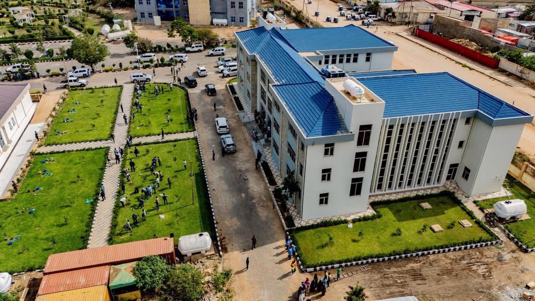 AbdallahIssack4's tweet photo. Sheikh Hassan Yabarre Teaching University Hospital and a new administration block. https://t.co/AYT3F368as