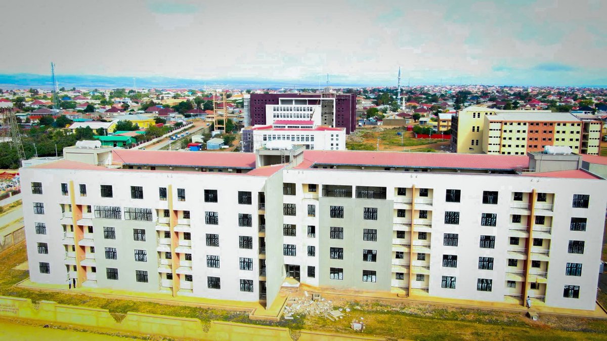 AbdallahIssack4's tweet photo. Sheikh Hassan Yabarre Teaching University Hospital and a new administration block. https://t.co/AYT3F368as
