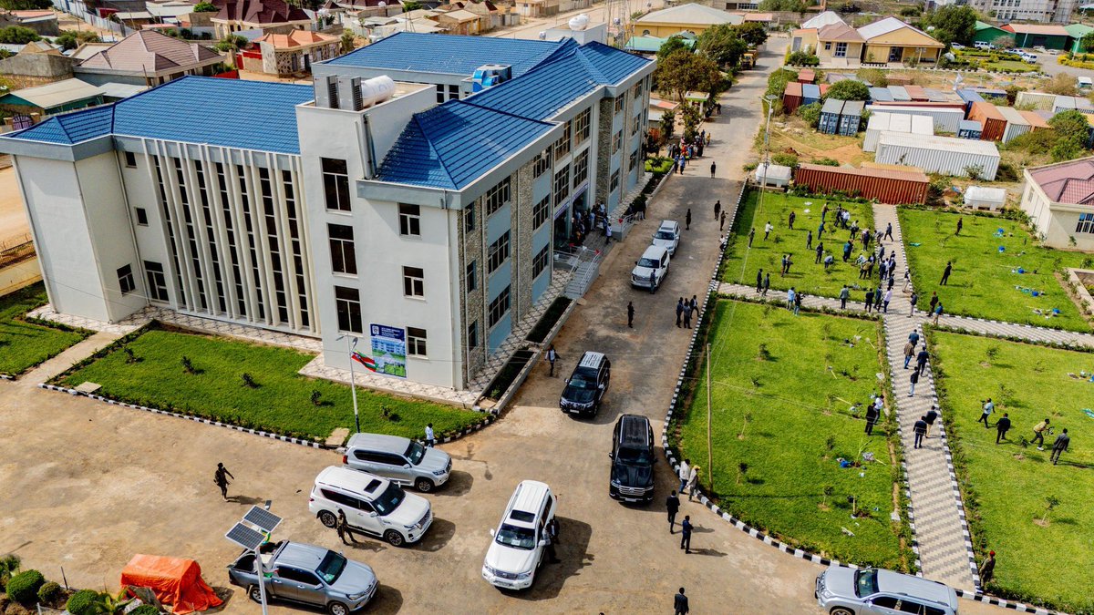 AbdallahIssack4's tweet photo. Sheikh Hassan Yabarre Teaching University Hospital and a new administration block. https://t.co/AYT3F368as