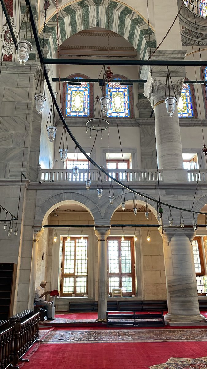 busra7822's tweet photo. Fatih Camii 🌺 https://t.co/6XwsluMohQ