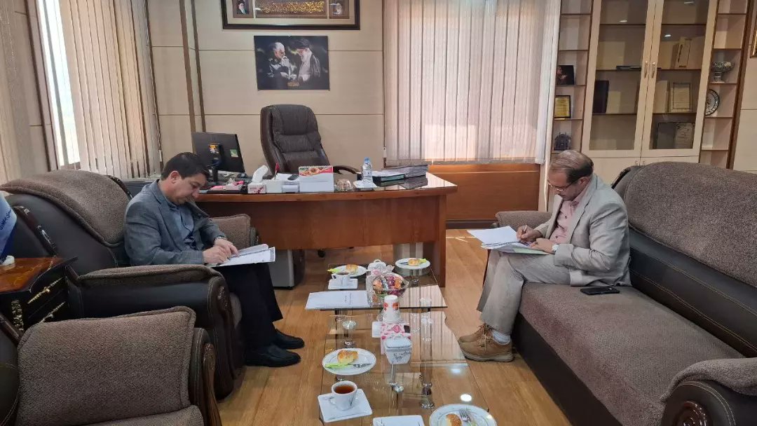 با هدف توسعه همکاری‌ها در زمینه معرفی ظرفیت‌های تاریخی، فرهنگی و گردشگری استان و بهره‌گیری از توان رسانه‌ای برای تحقق توسعه پایدار، تفاهم‌نامه‌ای میان اداره‌کل میراث‌فرهنگی و صدا و سیمای خراسان شمالی به امضا رسید.

#خراسان_شمالی
#انعقاد_تفاهم_نامه
#صدا_سیما