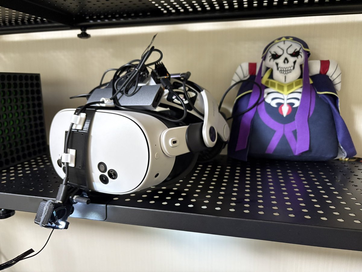 RINE_VRC's tweet image. Meta quest3sにdiyで顔トラッキング後付けできました。ハンダゴテが大変だったけど、大変満足です☺️
 #VRChat #eyetrackvr #projectbabble