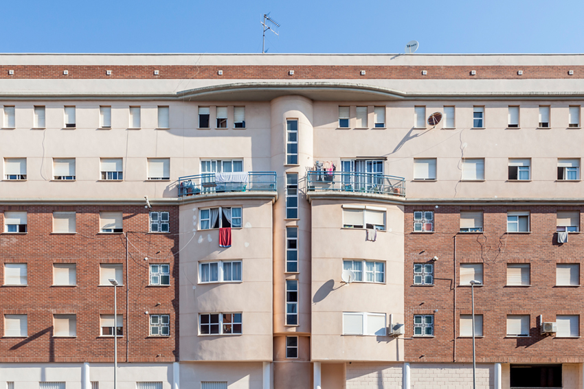 Generalitat (@generalitat) on Twitter photo 📢💶 La Generalitat destina més de 2,3 M€ a reduir el lloguer de les famílies vulnerables
🏢 que residixen en vivendes del parc públic
👨👩👧👦 2.392 famílies es beneficien d’estes bonificacions
👉 que en molts casos arriben fins al 90% de l’arrendament
S’apliquen en funció de ⤵ 📢💶 La Generalitat destina més de 2,3 M€ a reduir el lloguer de les famílies vulnerables
🏢 que residixen en vivendes del parc públic
👨👩👧👦 2.392 famílies es beneficien d’estes bonificacions
👉 que en molts casos arriben fins al 90% de l’arrendament
S’apliquen en funció de ⤵