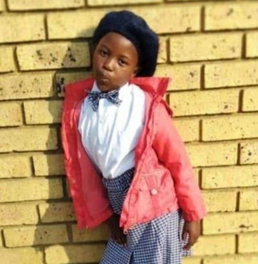 MDNnewss's tweet image. Breaking news 

Mozambican national pleads guilty to rape and murder of Soweto child

Phethe Simiao, a 24-year-old Mozambican national, has pleaded guilty to the r*pe and murder of six-year-old Amantle Samane in the Johannesburg High Court.

This follows the discovery of