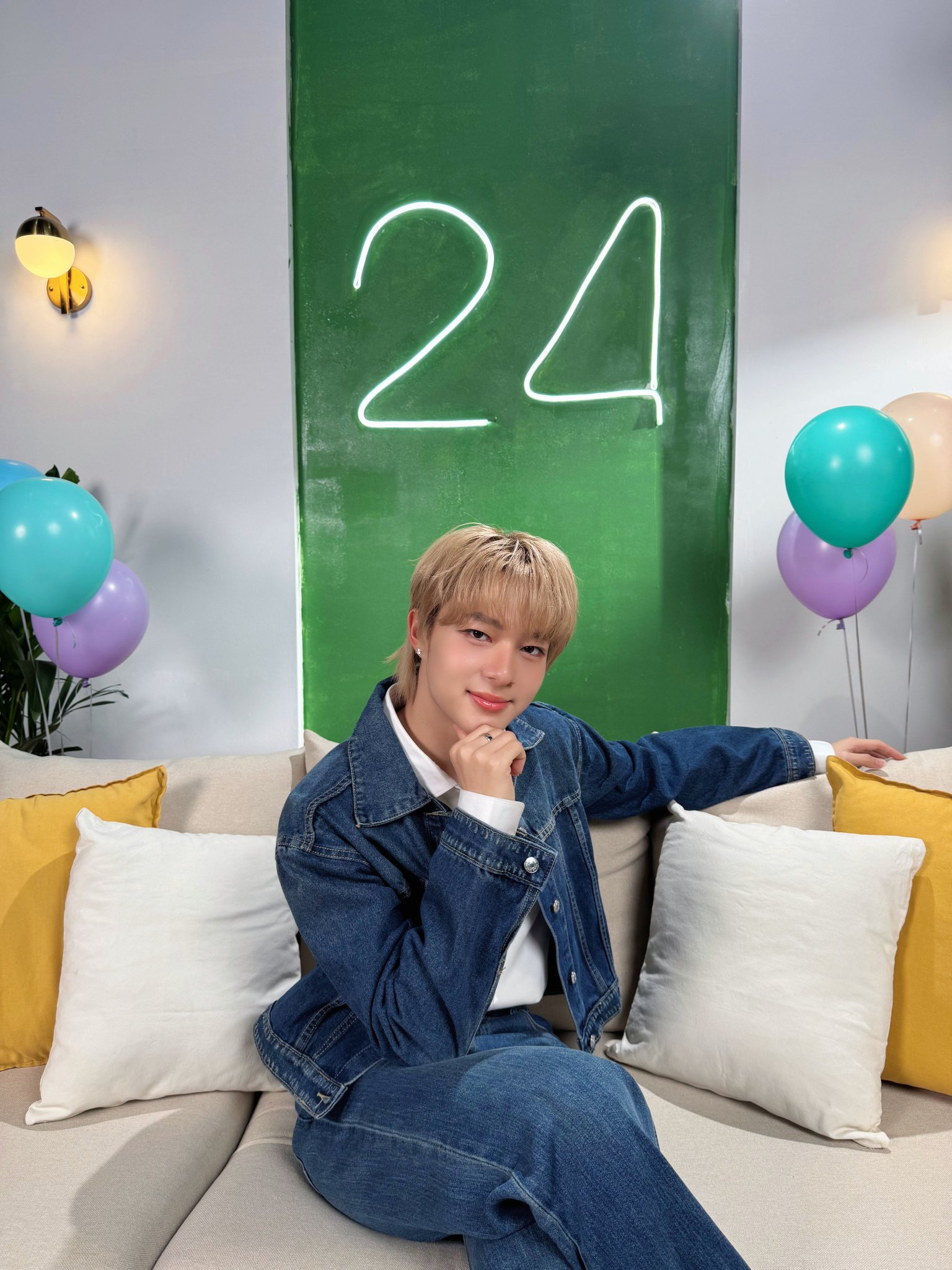 ZeeNuNew 公式写真集 Amazon.co.jp: DMD公式 NuNew 写真集 ZeeNuNew CutiePie