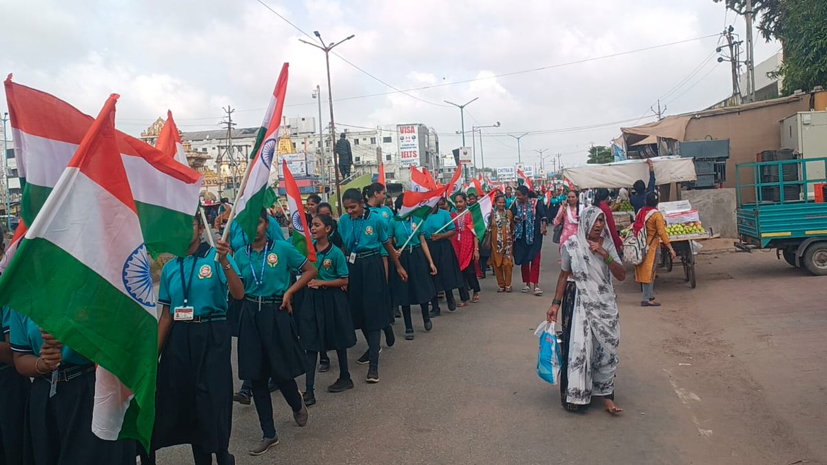 TdoUnjha384170's tweet photo. આજ રોજ મહેસાણા જિલ્લાના ઊંઝા તાલુકામાં ઊંઝા ના જીમખાના માંથી હર ઘર તિરંગા હર ઘર સ્વચ્છતા અંતર્ગત ભવ્ય તિરંગા યાત્રા યોજવામાં આવી.@SwachchhM @CollectorMeh
@ddo_mehsana
@SBMR_Gujarat
@TdoUnjha384170
#HarGharTiranga2025
#HarGharSwachhta https://t.co/cKTPCuI9xV