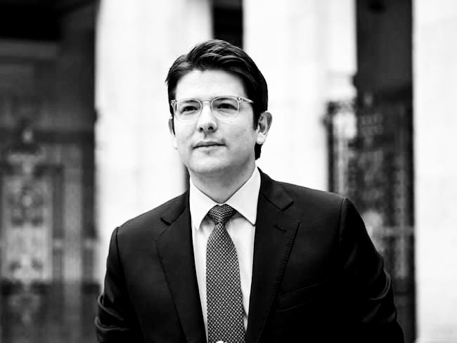 ivanaljarro's tweet photo. Triste la partida de Miguel Uribe quien luchaba por un mejor país. Pero duele más un gobierno indolente que mira a otro lado mientras la violencia e inseguridad nos arrebatan lo mejor. Que la partida de Miguel nos inspire a alzar la voz y a buscar un verdadero camino de paz. 🕊️ https://t.co/IToEMy6GH8