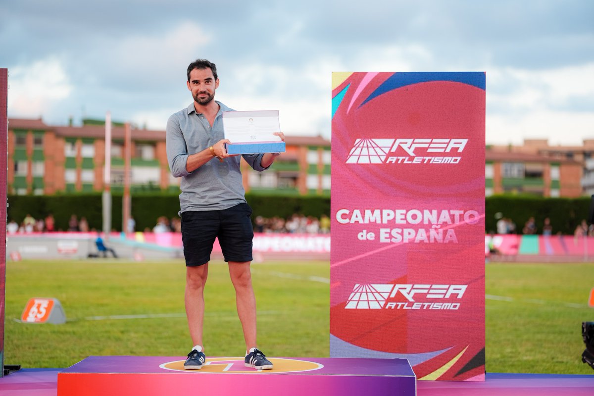 mondoiberica's tweet photo. Así fue el #CampeonatodeEspaña de #Atletismo 🏁
➖María Vicente como ganadores del Premio #FairPlay #Mondo
➖Entrega de testigos de París al equipo de relevos
➖Obsequio a los atletas que se retiran este año
👏 Felicidades a todos los atletas
🔗https://t.co/xLfhUEjiC5
#RFEA https://t.co/c5ZP2GTFMf