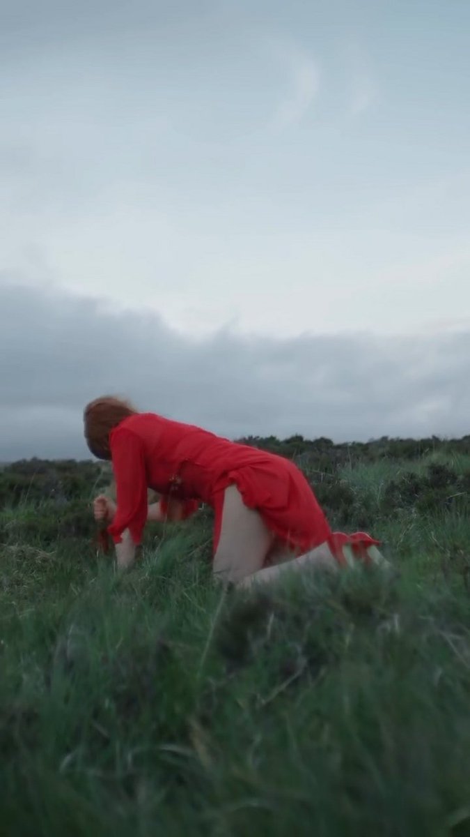 welcharchive's tweet photo. Thrust my fists in the ground
And the Earth made a moaning sound
I could feel something shudder
Deeper
Deeper down https://t.co/ixTSyjekr7