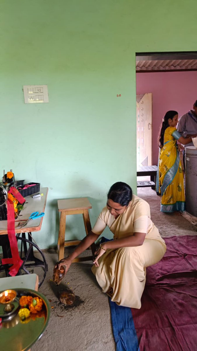 KarunyaTrust's tweet photo. 18 women. 1 village. A room full of sewing machines and big dreams. 
The I-Save Tailoring Class in Runde, Kalyan Block just began, turning skills into income, and income into independence.
This is how threads become change. #WomenEmpowerment #RuralIndia #KarunyaTrust https://t.co/jj6PZx3Sd7