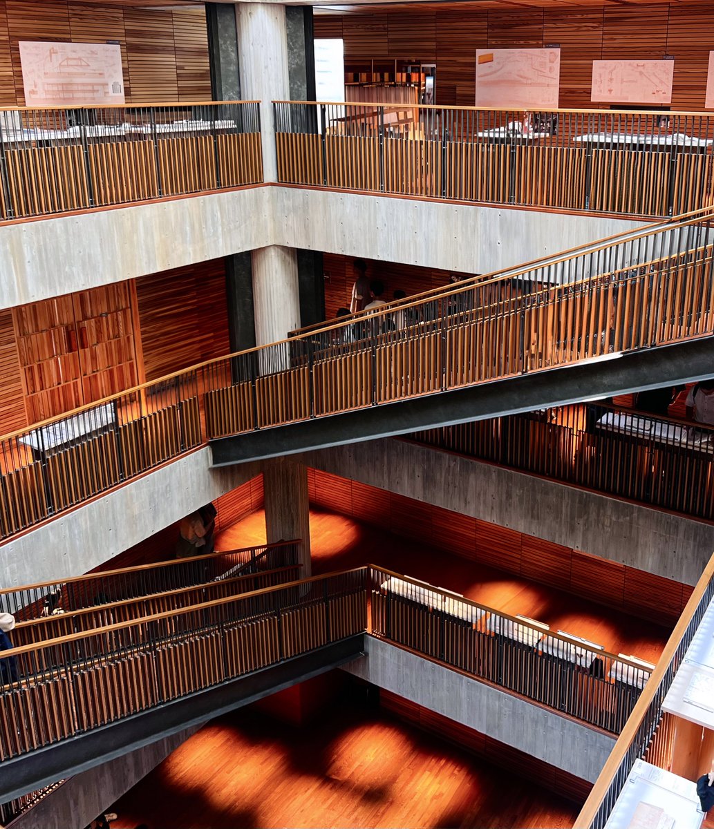 友達に誘われて建築家・内藤廣さんの「なんでも手帳と思考のスケッチ in 紀尾井清堂」へ。スケッチの量が膨大で着眼点も独創的で楽しかったです✨内藤廣さんが設計された紀尾井清堂はとても居心地が良くて素敵な空間でした(*´︶`*)