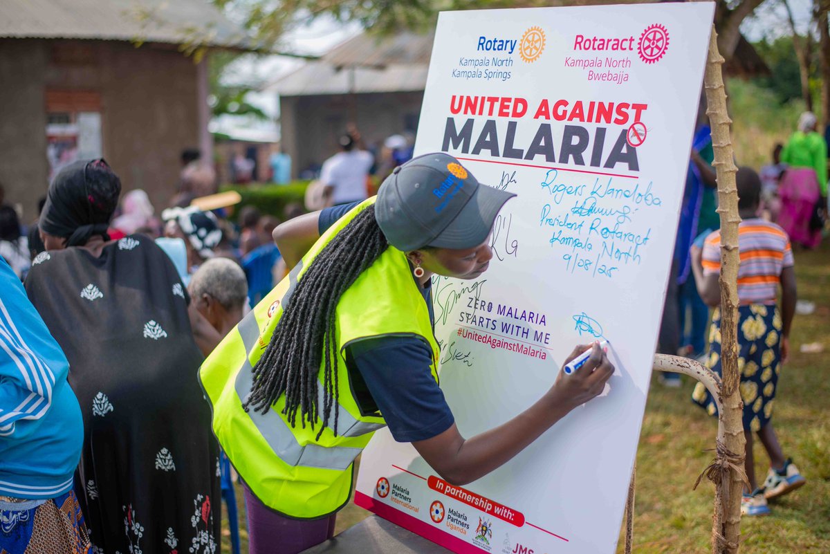 RAC_Bwebajja's tweet image. Malaria? Not on our watch!
9th Aug → We hit Mityana North with the United Against Malaria project
Rotary + Rotaract + Community = One unstoppable team 
#StopMalaria #RotaractInAction #UnitedAgainstMalaria