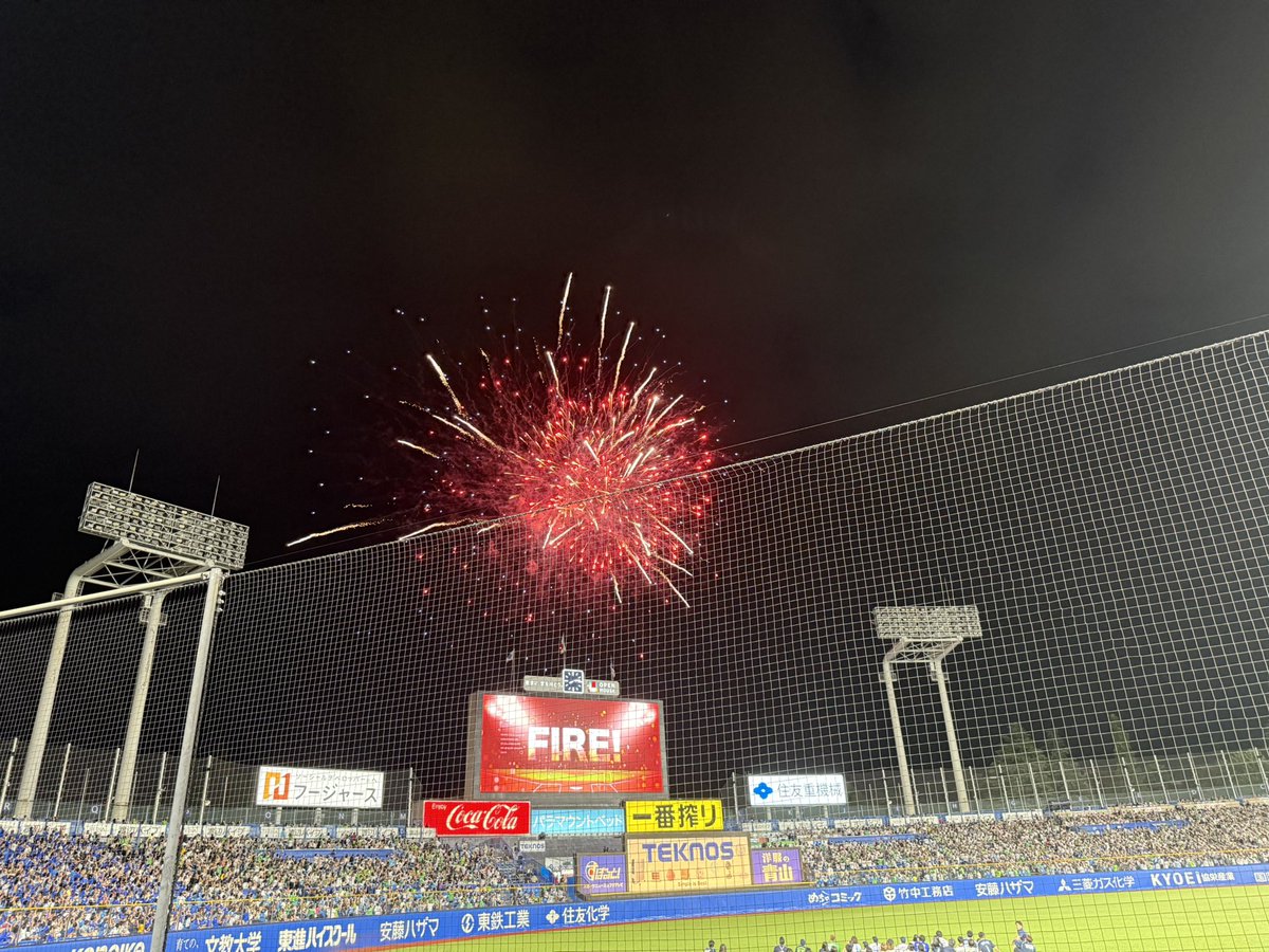 今日は神宮球場に花火を見に来ました