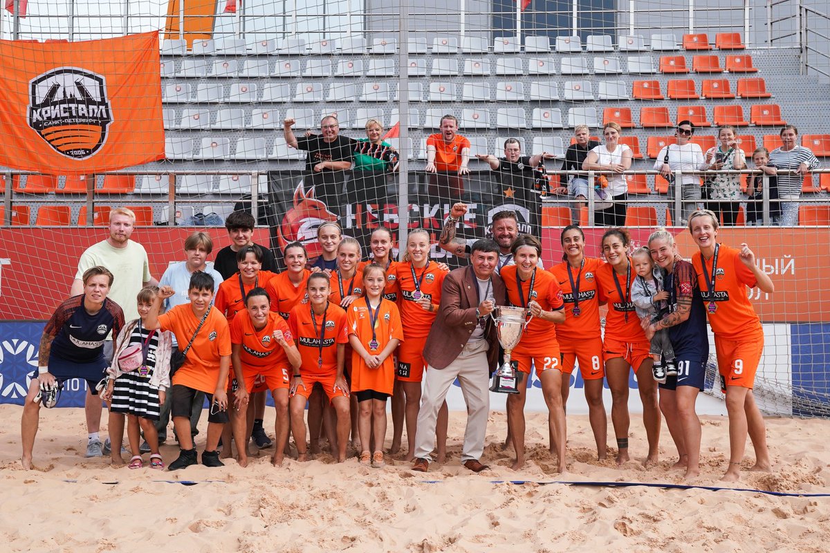 andreamironc's tweet photo. Campeonas de la Copa de San Petersburgo! 💪🏽🏆

Seguimos acumulando momentos y aprendizajes en esta nueva aventura en otro país. 🇷🇺

#sonrielealavida #disfrutadelmomento #creerespoder #sisecreesepuede #mentalidadfuerte https://t.co/Nxx9FlXxvG