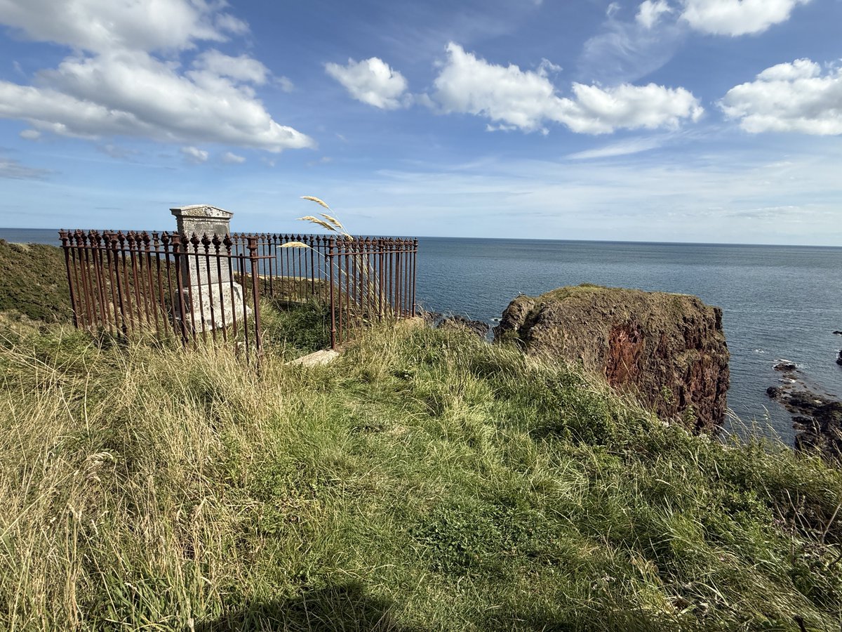 SaraTheStory's tweet photo. Elephant Rock and Boddin Point, Scotland 🐘 https://t.co/Hvvbkh9iLj